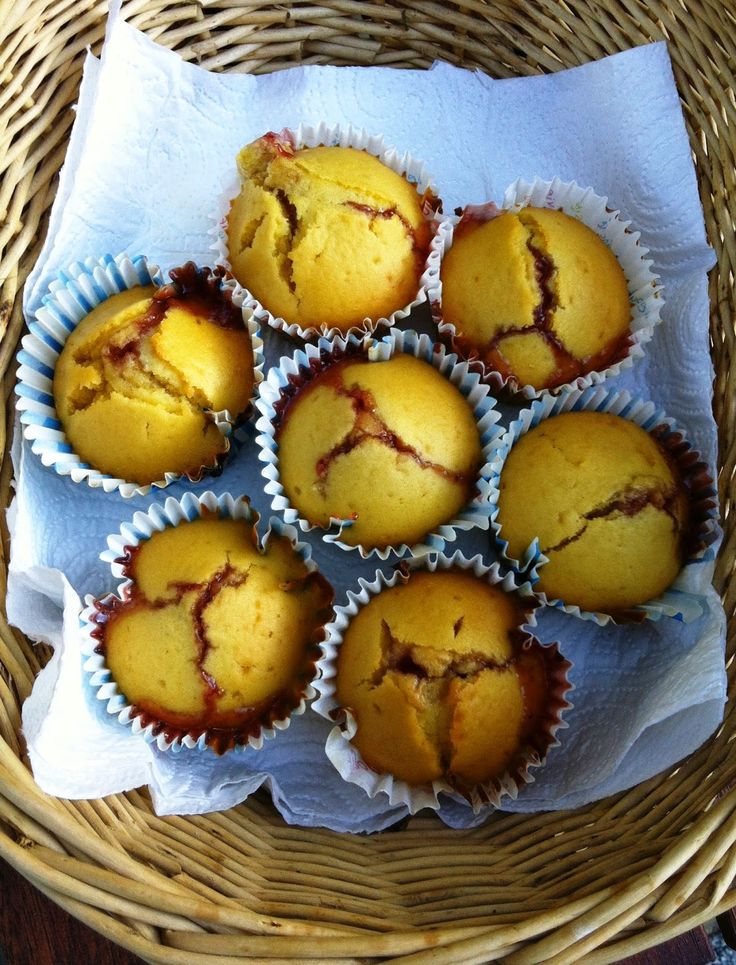 Mini muffins recheados com geléia de morango, versão light, especial WW!