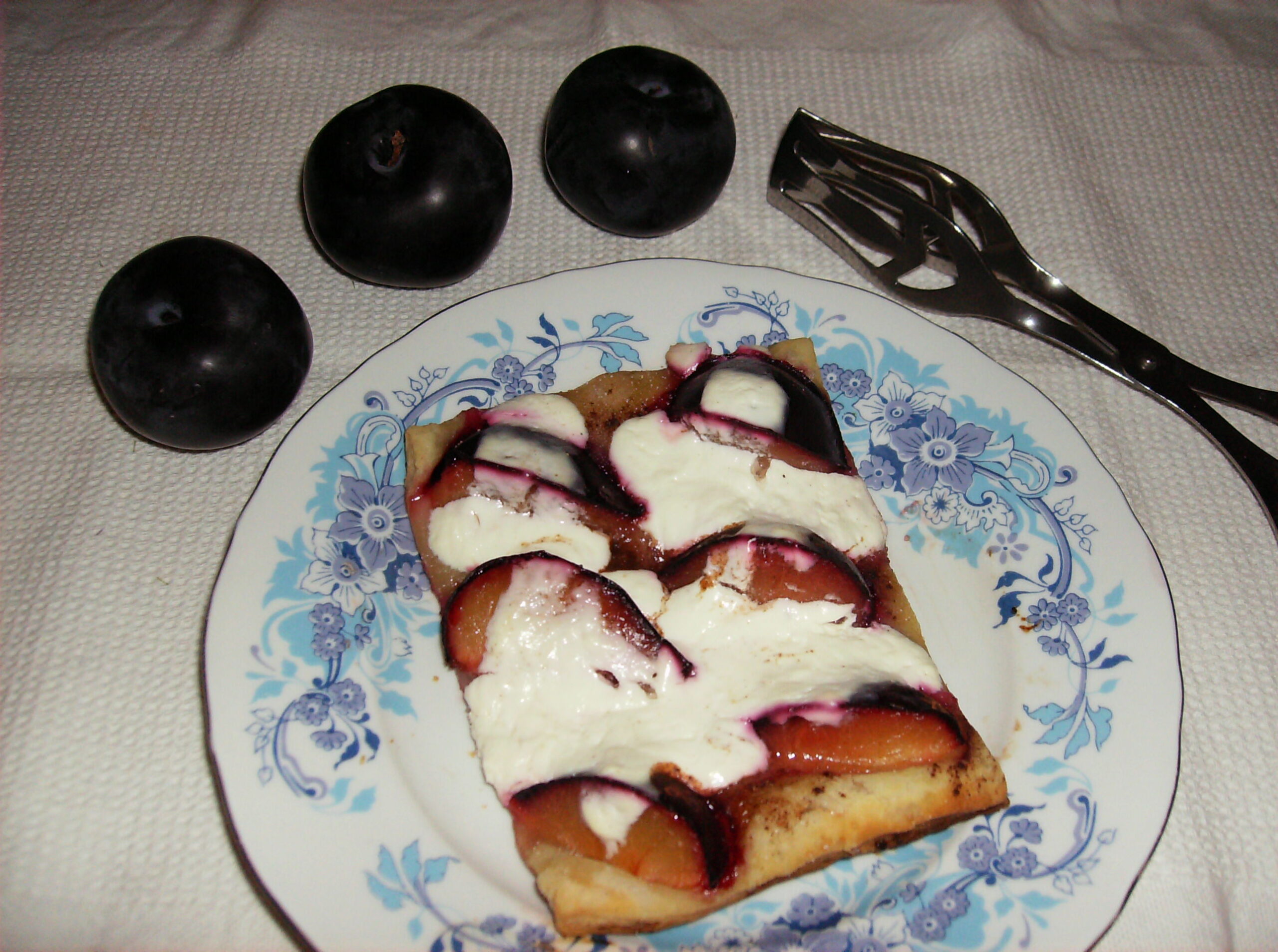 Bolo De Massa Folhada Com Ameixas